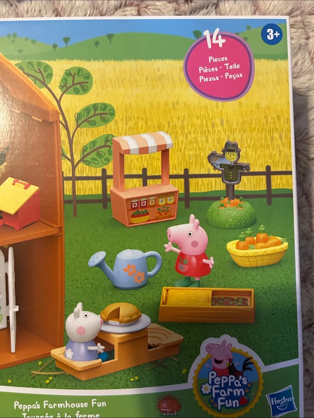 Peppa Pig Farm Playset with 14 pieces new